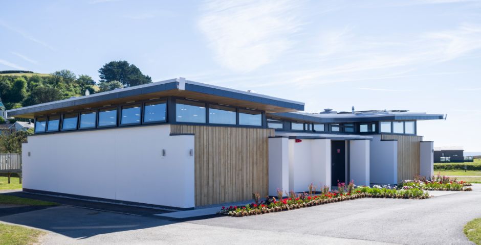 New modern amenities block opens at award-winning Cornish holiday park
